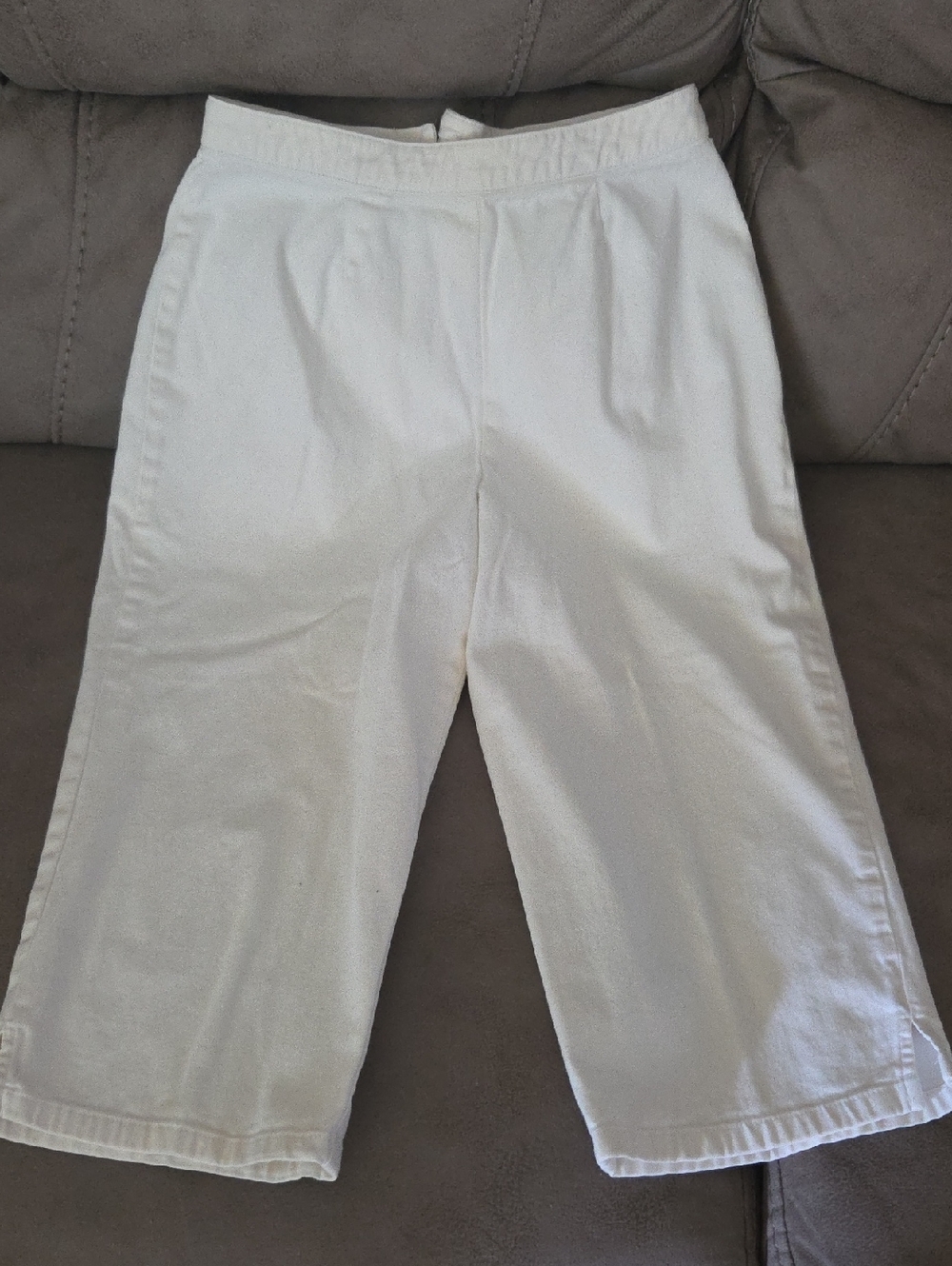 Women’s Cream Bermuda Shorts - Classic Zip Up Style